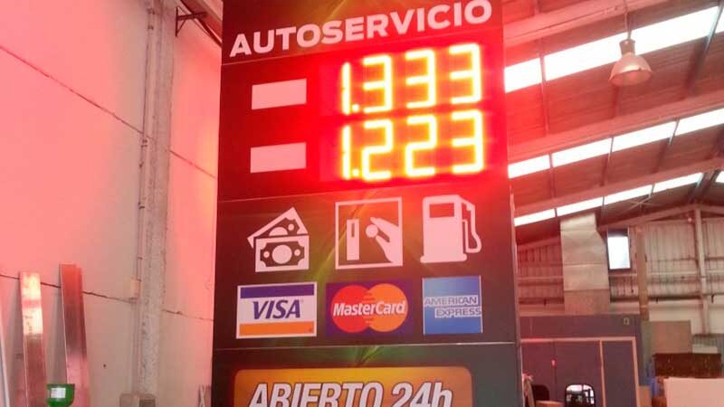 monolito gasolinera